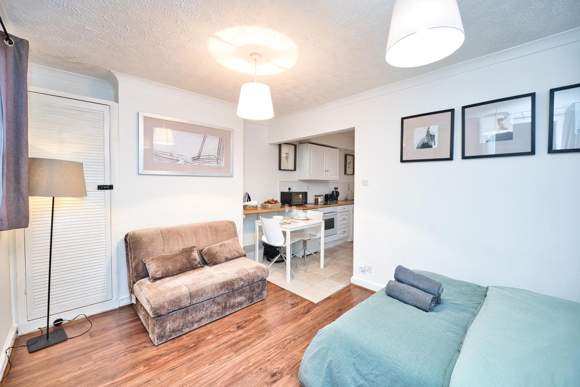Hackney Road, E2 - For 3 Apartment